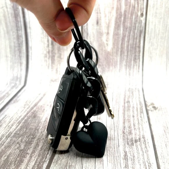 🖤NEW Matte Black Chunky Chain Heart Bag Charm/ Keychain - Picture 6 of 12